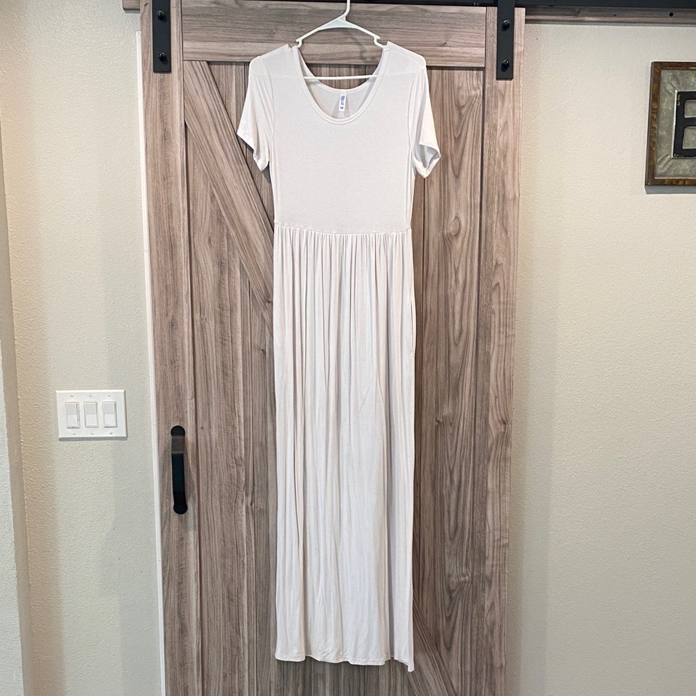 Elegant White Maxi Dress Sz medium